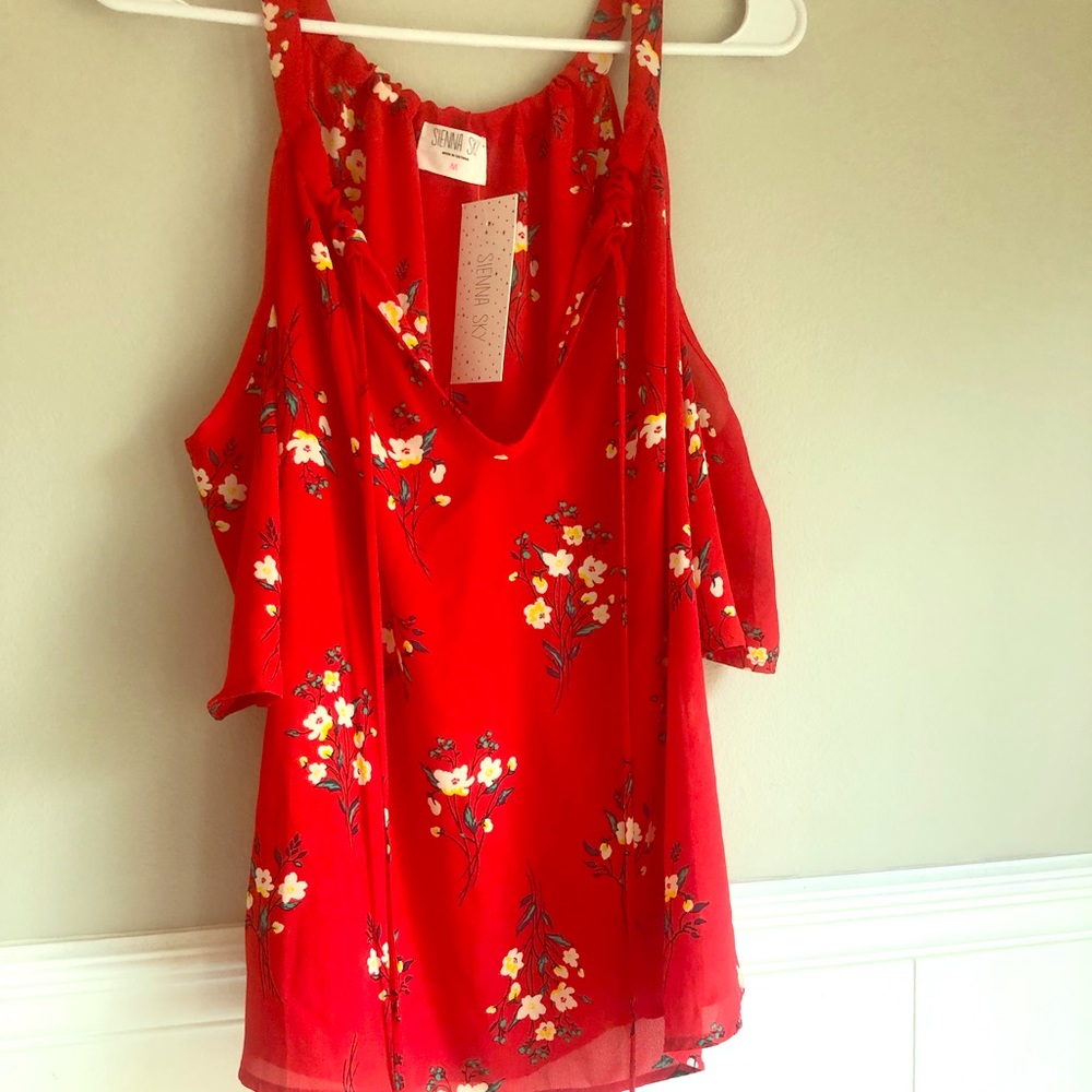 Women’s flowy top cut-out sleeves.